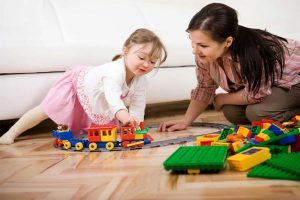 بازی درمانی چیست؟ راهنمای کامل والدین و متخصصان گفتاردرمانی