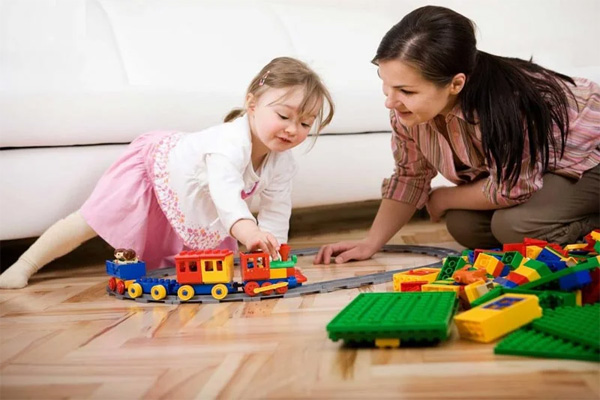 بازی درمانی چیست؟ راهنمای کامل والدین و متخصصان گفتاردرمانی